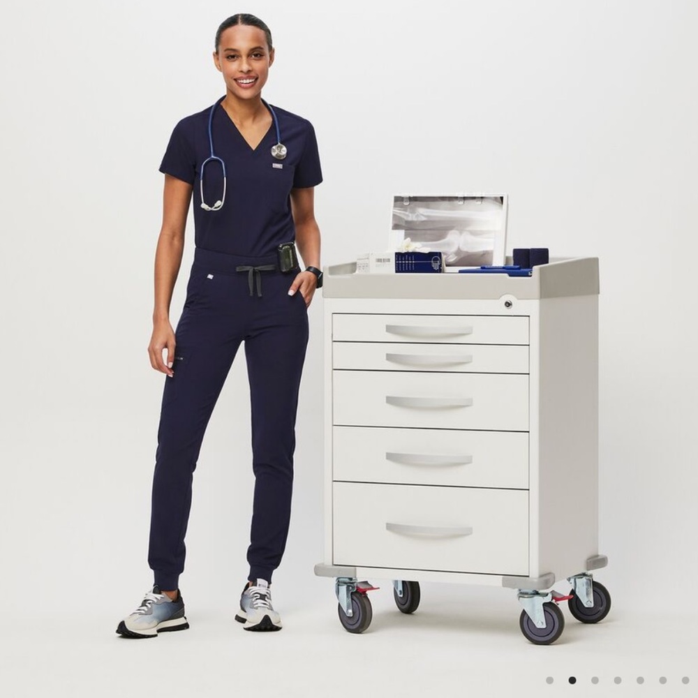 Figs navy Zamora joggers scrub pants size large/tall